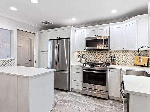 3rd image of 6 McKendry Ct
