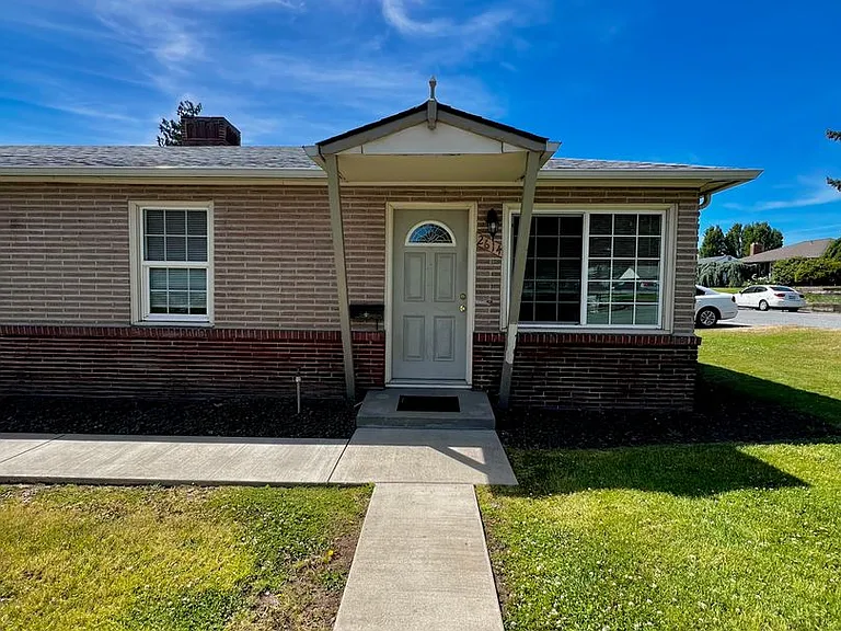 2608 Bonnie Doon Ave — Photo 2