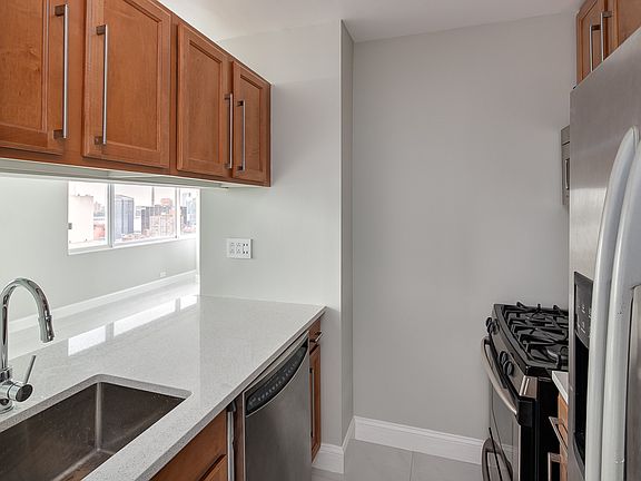 5th image of 350 W 50th St APT 33F