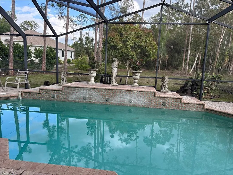 1156 Oakes Blvd
