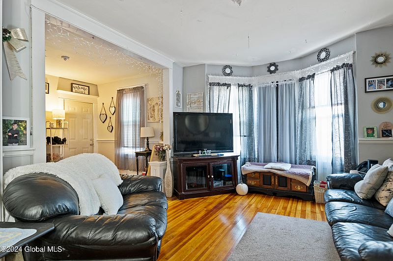 5th image of 81 George Street