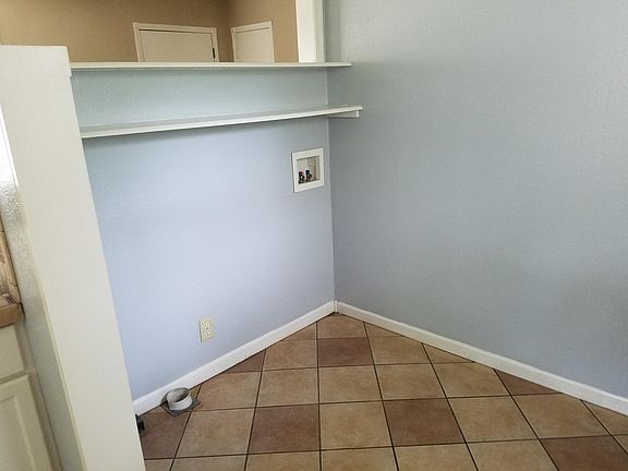 Laundry hookups - must supply your own washer and dryer