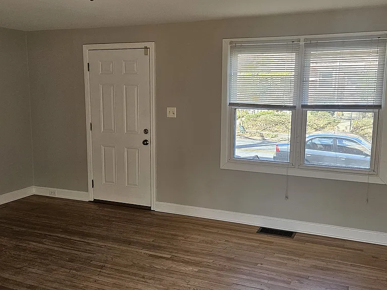 534 E Frederick St — Photo 5