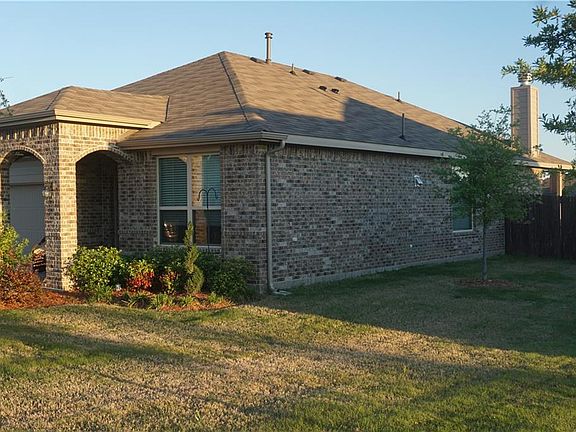 2nd image of 1416 Meadowlakes Dr