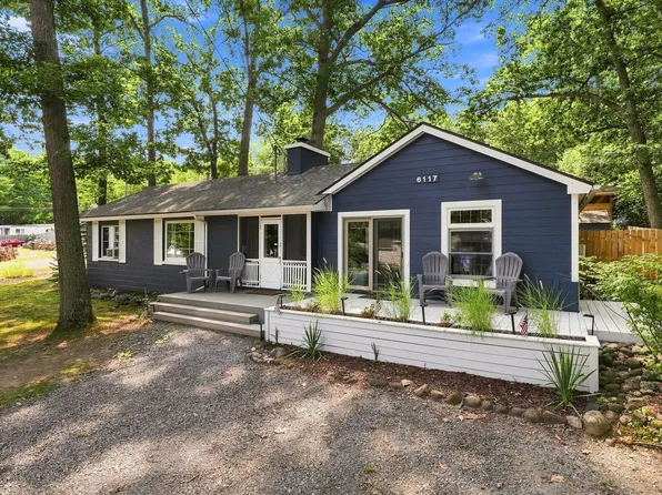 6117 W Higgins Lake Dr, Roscommon, MI 48653