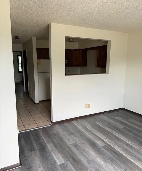 434 Martin Rd E — Photo 4