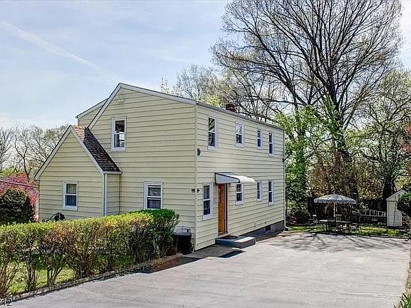 2nd image of 40 Mohawk Ave