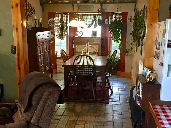 dining room with bay window