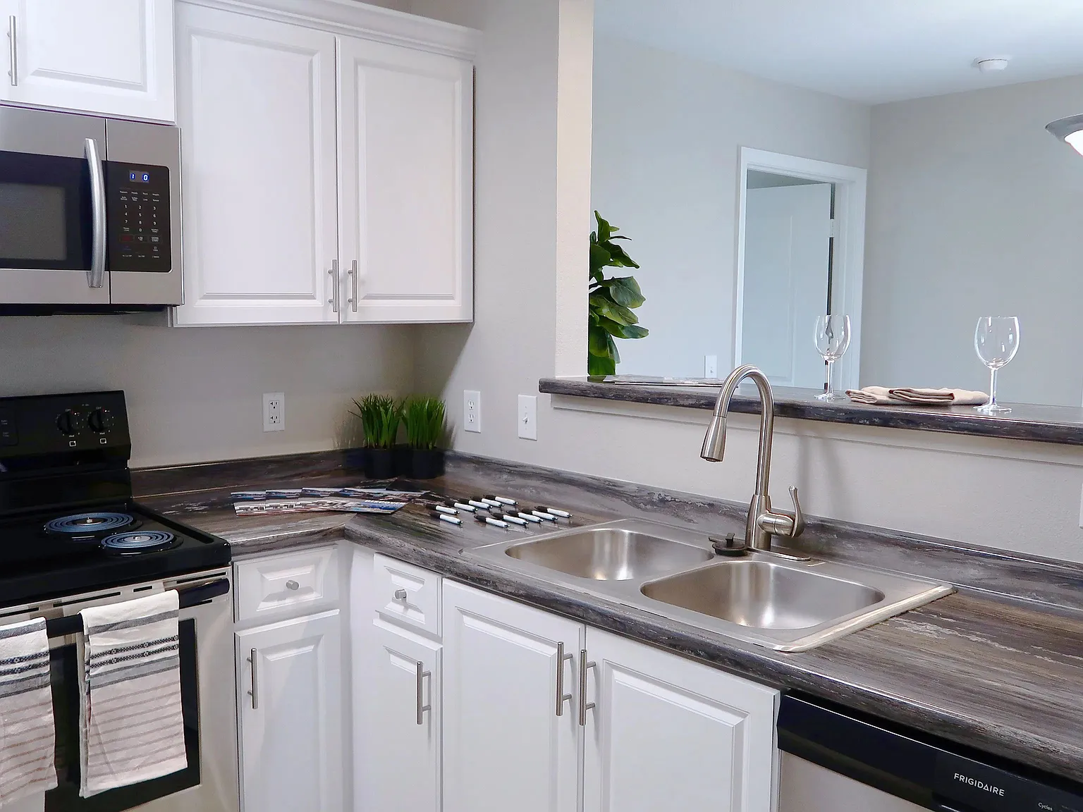 Lenox West Luxury Apartments — Photo 4