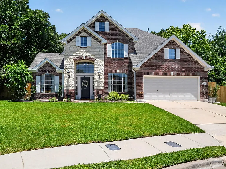 300 N Carriage Hills Dr — Photo 3