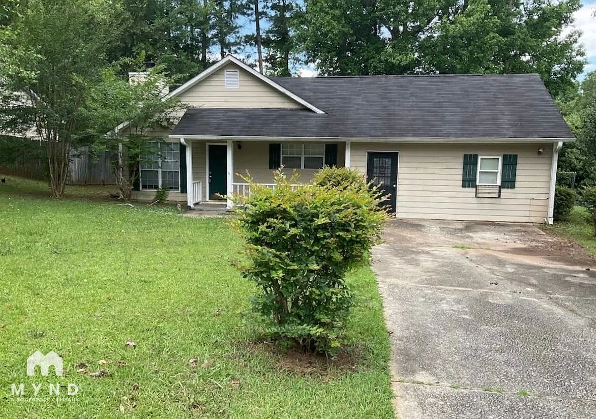 3 bed, 2.0 bath, 1176 sqft, $1,595 — Photo 1