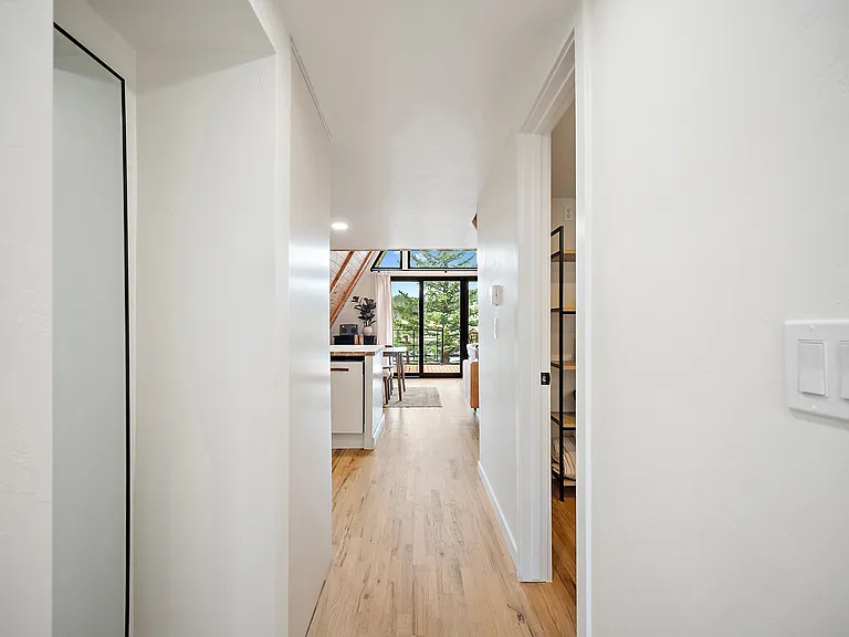 107 Lake Dr E — Photo 35
