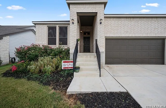 4 bed, 2.0 bath, 1857 sqft, $2,195 — Photo 1