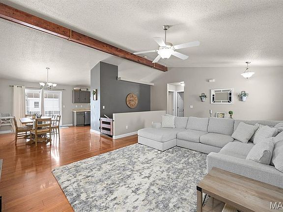 5th image of 15 Rosewood Ln