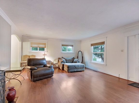4th image of 4135 S Sheridan Ave