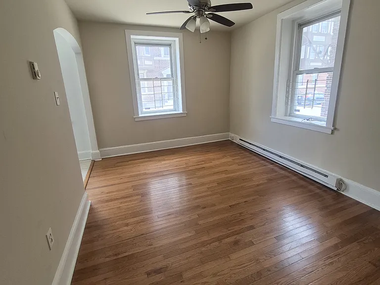 Kings Manor Apartments — Photo 21