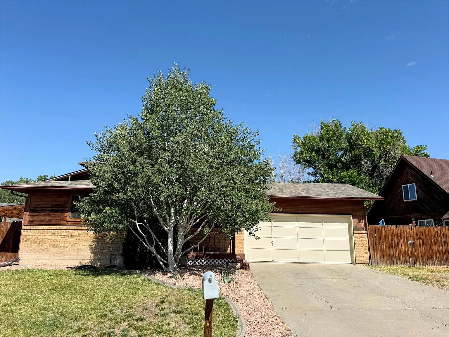 3 bed, 1368 sqft, $2,200 — Photo 2