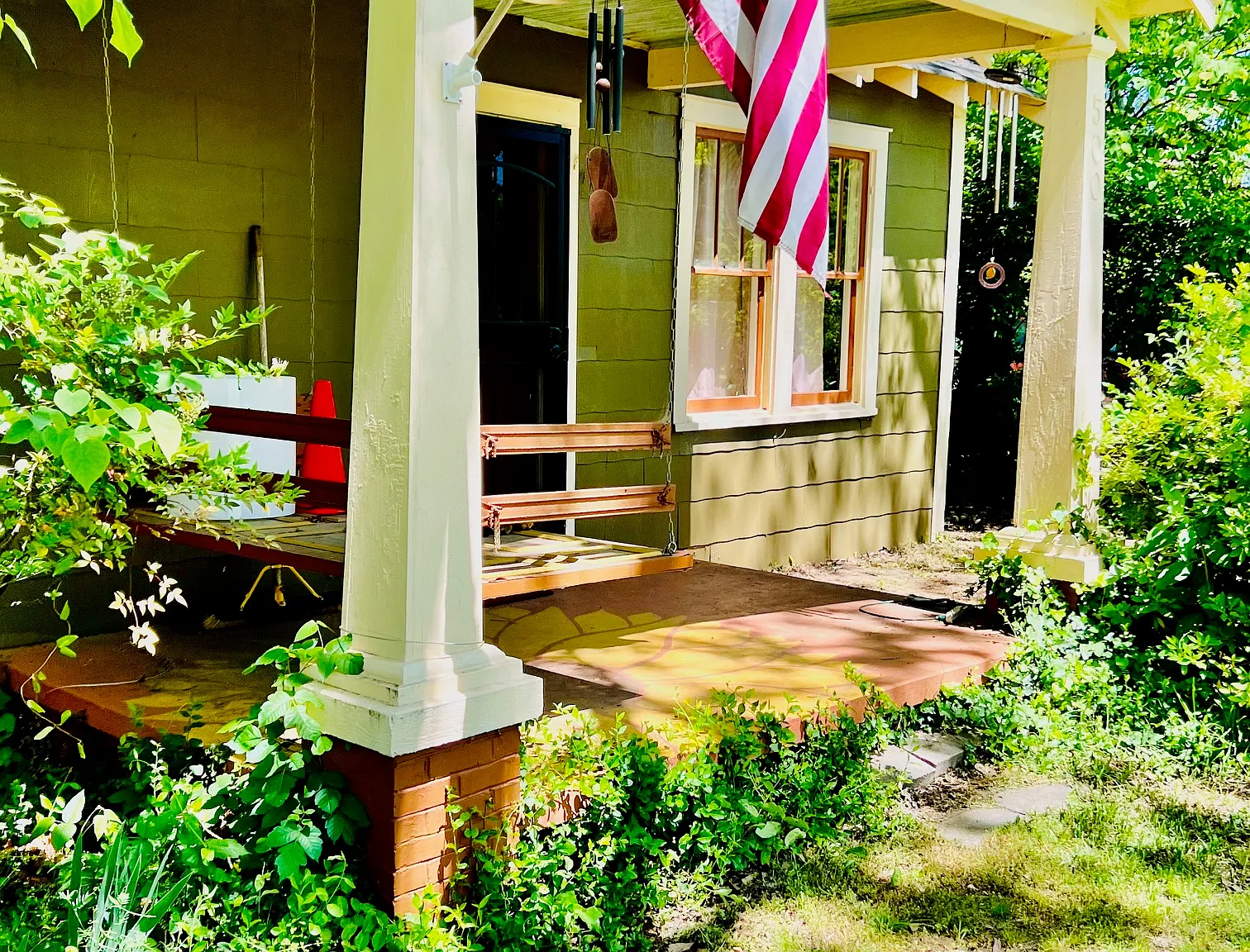 3 bed, 2027 sqft, $2,100 — Photo 2
