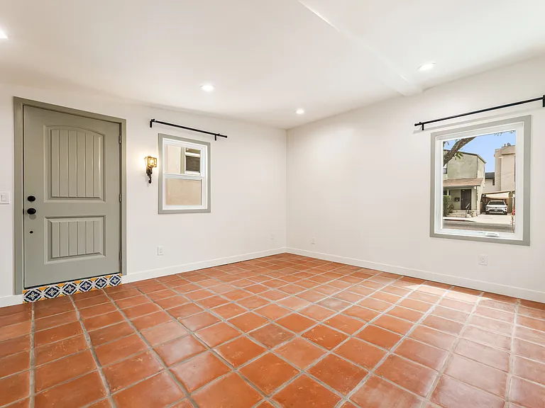 533 E Windsor Rd #A — Photo 9