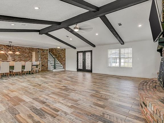 4th image of 719 Yellowood Ln