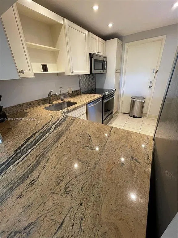 1 bed, 1.5 bath, 900 sqft, $1,775 — Photo 1