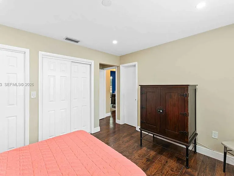 2311 SW 2nd St — Photo 6
