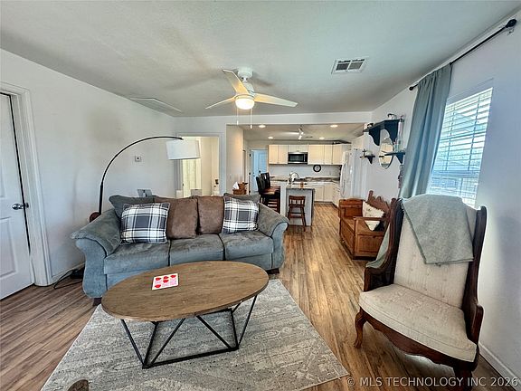4th image of 1076 6th St