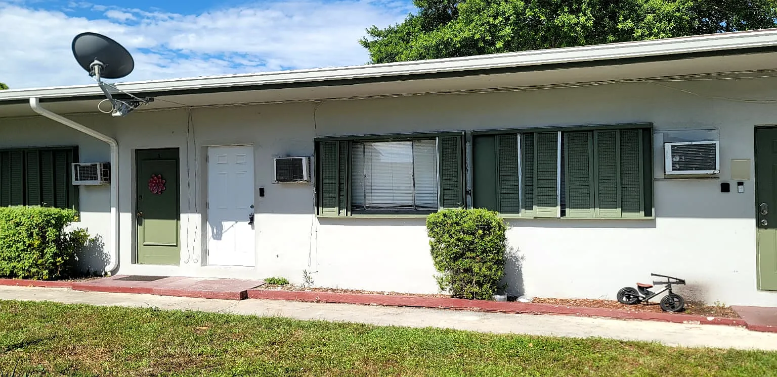 Studio, 350 sqft, $1,400 — Photo 1