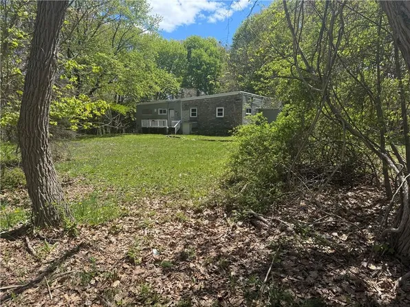 633 Old Smithfield Rd, North Smithfield, RI 02896
