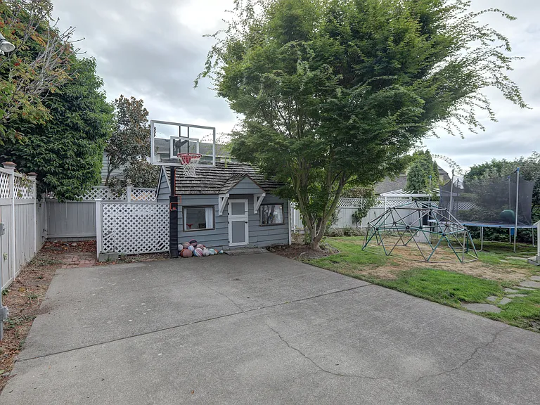 5822 Ann Arbor Ave NE — Photo 24