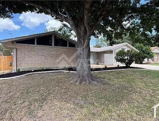 3 bed, 1344 sqft, $2,100 — Photo 3