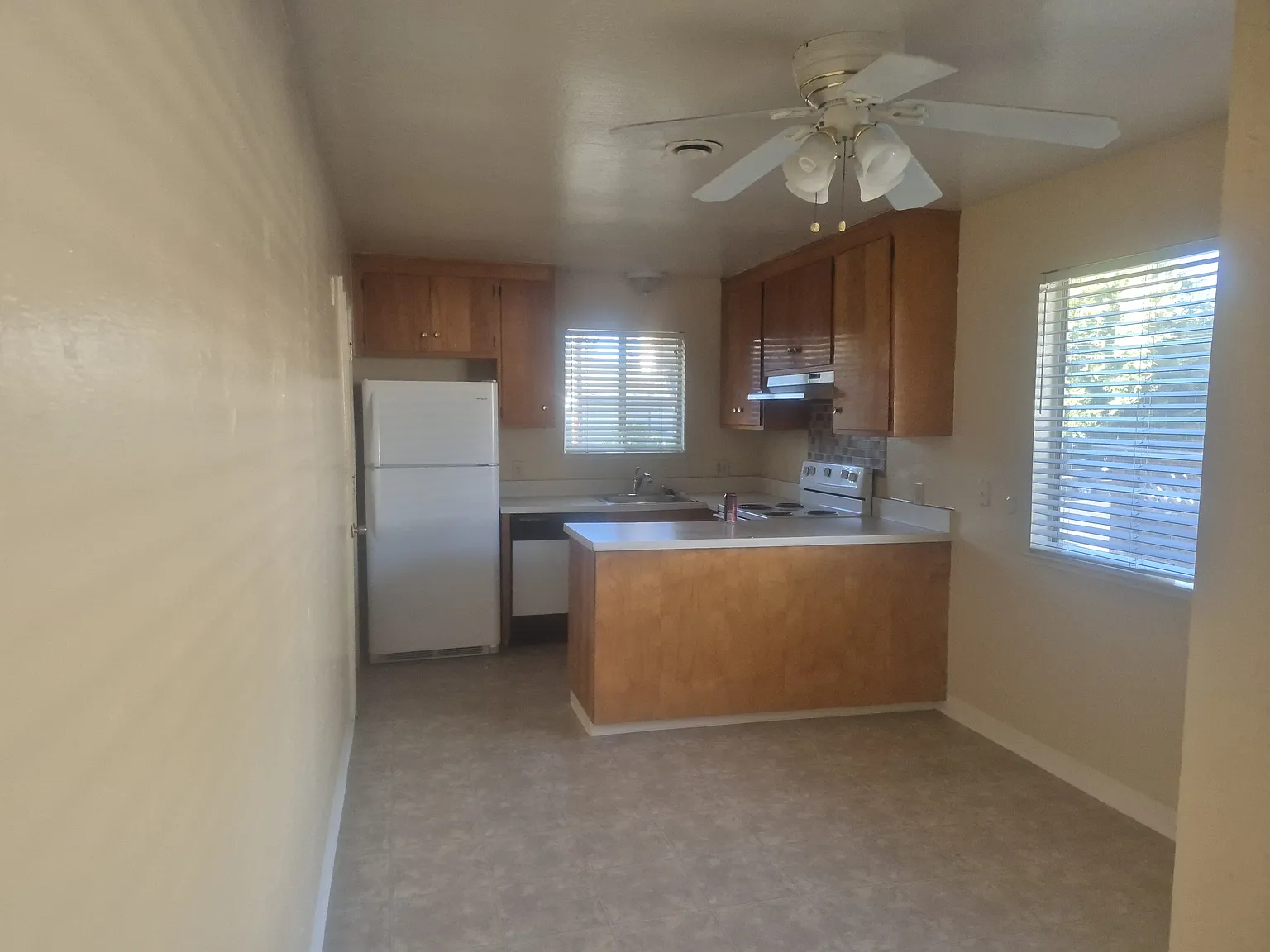 2 bed, 1.5 bath, 1050 sqft, $2,795 — Photo 2
