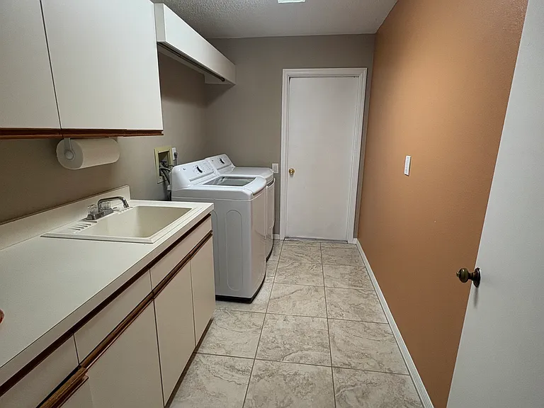 4622 Meadowview Cir — Photo 6
