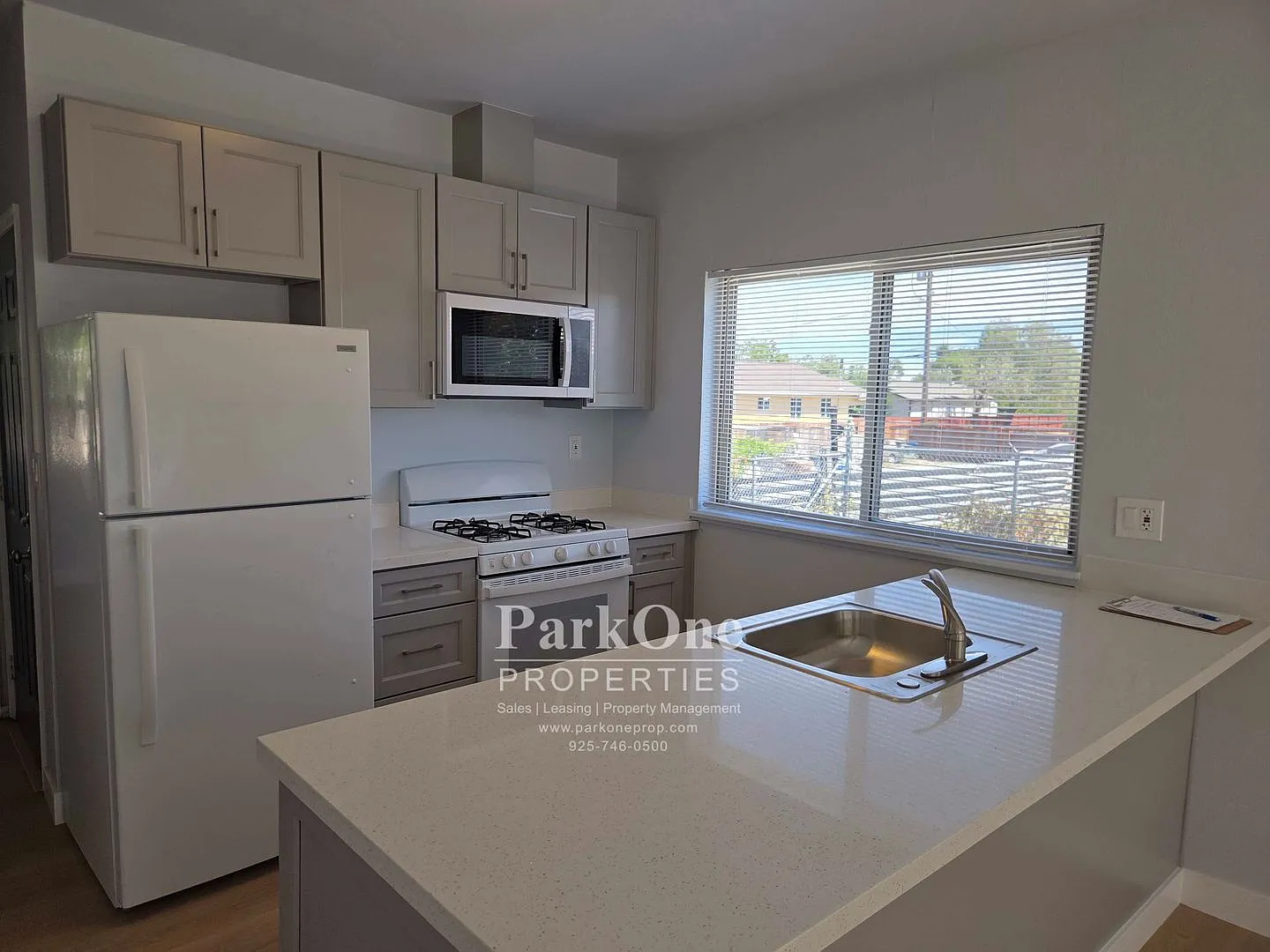 Cute 2 Bed 1 Bath Home With Fenced Side Yard — Photo 4