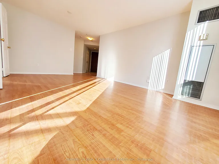 28 Pemberton Ave #500 — Photo 9