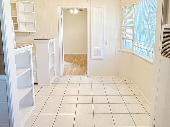 4th image of 238 E Elmwood Ave #A
