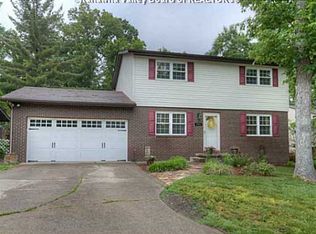 220 Forest View Dr, Huntington, WV 25705