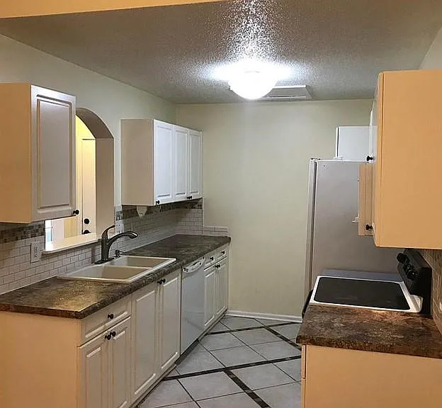743 Coventry Ln #B7 — Photo 4