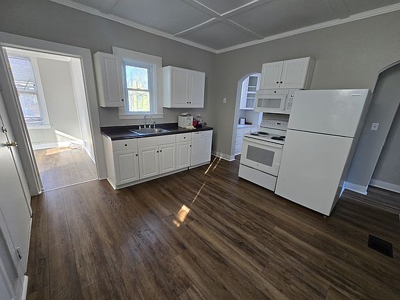5th image of 1260 Whalley Ave #1B