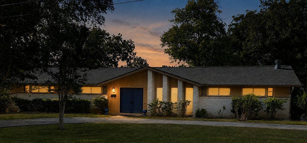1911 Sterling Dr - Property Image