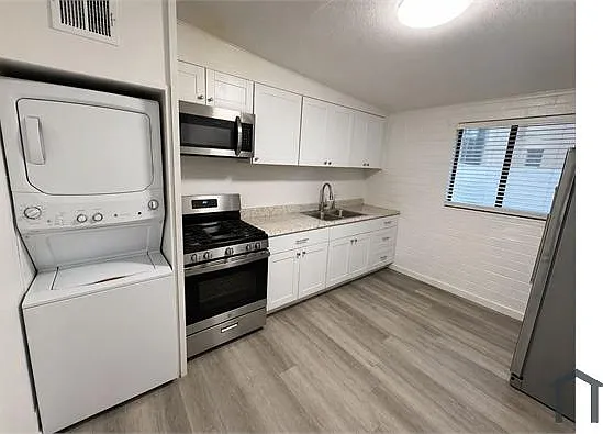 5747 S 34th Pl — Photo 1