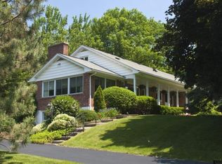 1935 Hexam Rd, Niskayuna, NY 12309