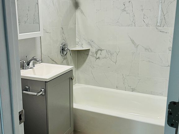 5th image of 2523 Ogden St #2