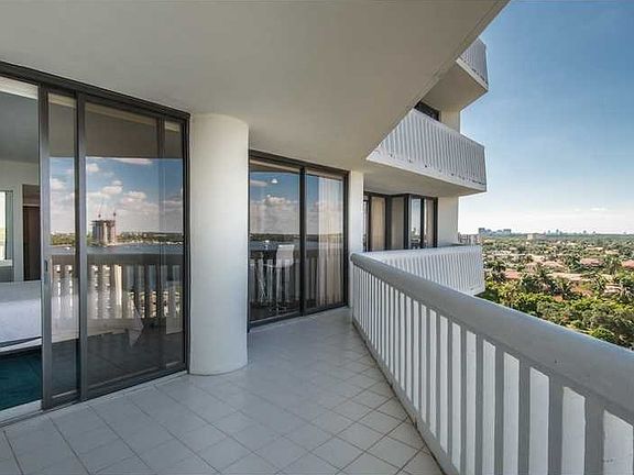 3rd image of 1000 Island Blvd #1011