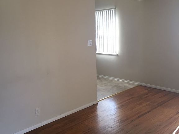 4th image of 802 Crenshaw Blvd