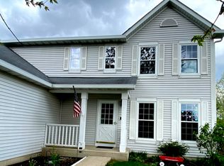 2355 N Fox Chase Dr, Round Lake Beach, IL 60073