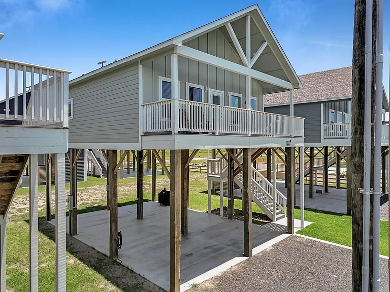 1032 Sunset Cir W — Photo 7