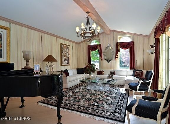 4th image of 905 King Richards Ct