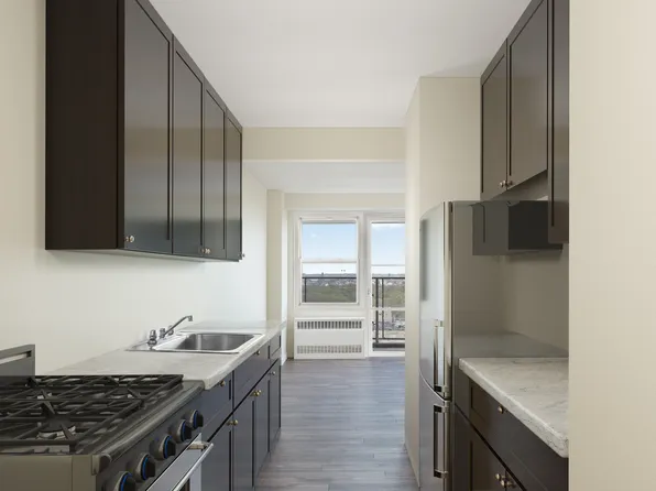 2550 Olinville Avenue image 1 of 7