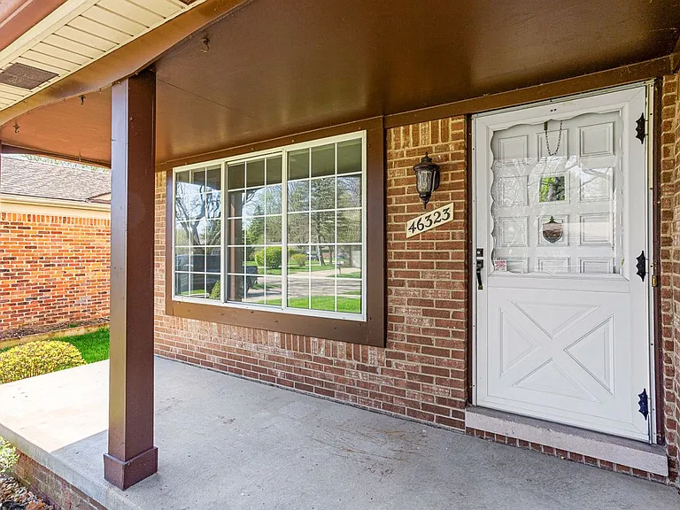 46323 Gainsborough Dr — Photo 2